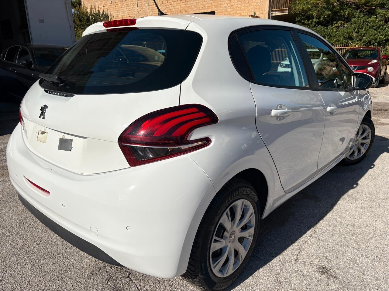 Peugeot 208 BlueHDi 100 5 porte Allure