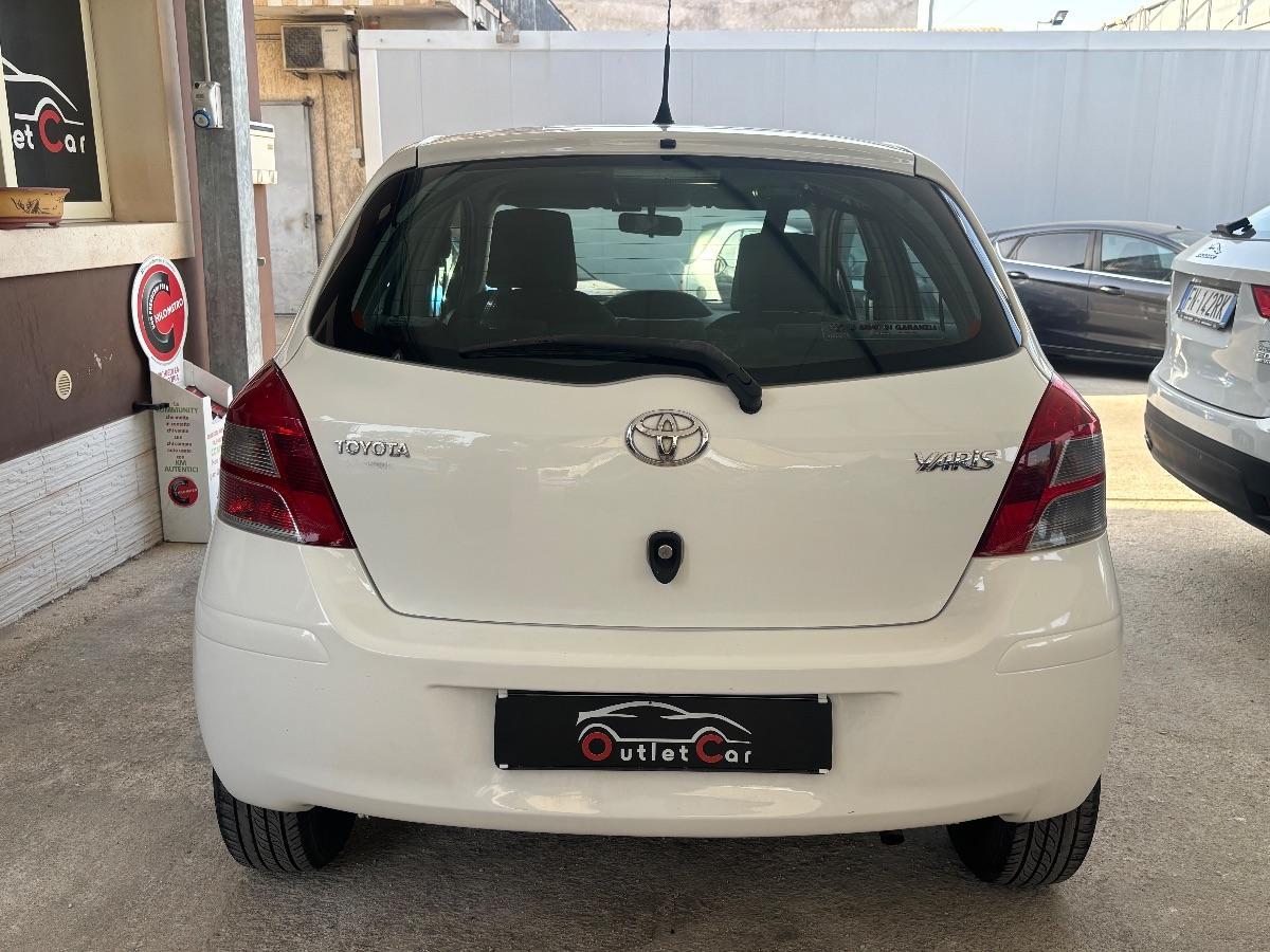 TOYOTA - Yaris - 1.0 5p. Now