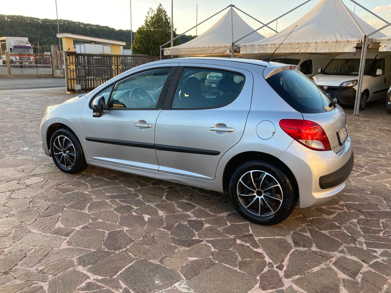 Peugeot 207 1.4 HDi 70CV 5p.