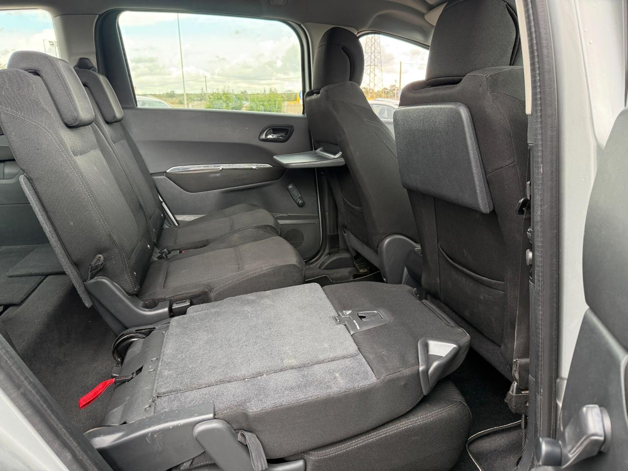 Peugeot 5008 1.6 HDi 112CV Tecno 7 POSTI