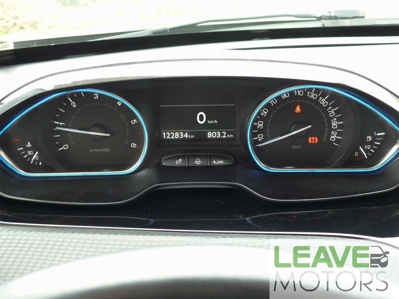 Peugeot 2008 BlueHDi 100 Allure (M1459)