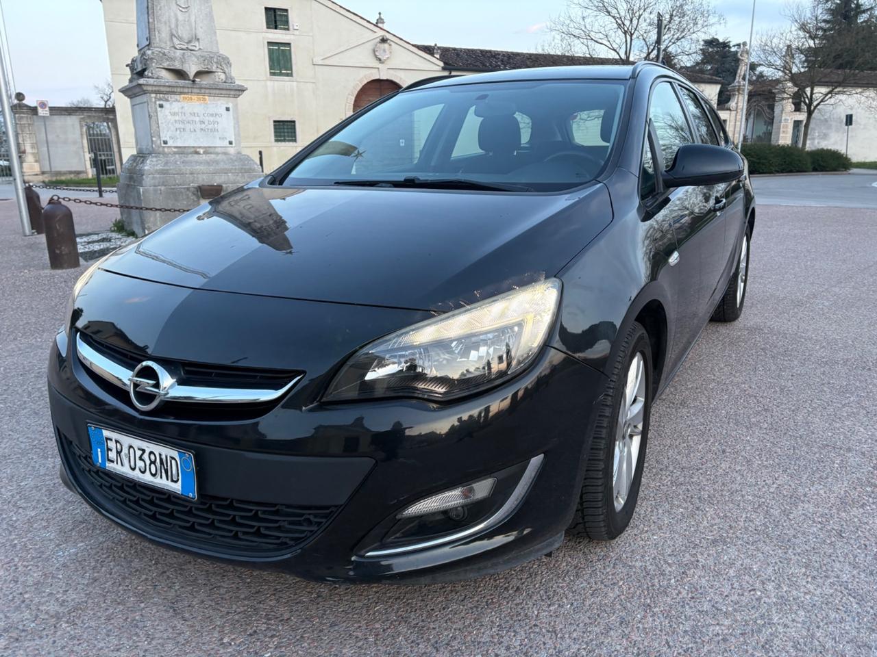 Opel Astra 1.7 CDTI 110CV Sports anno 2013