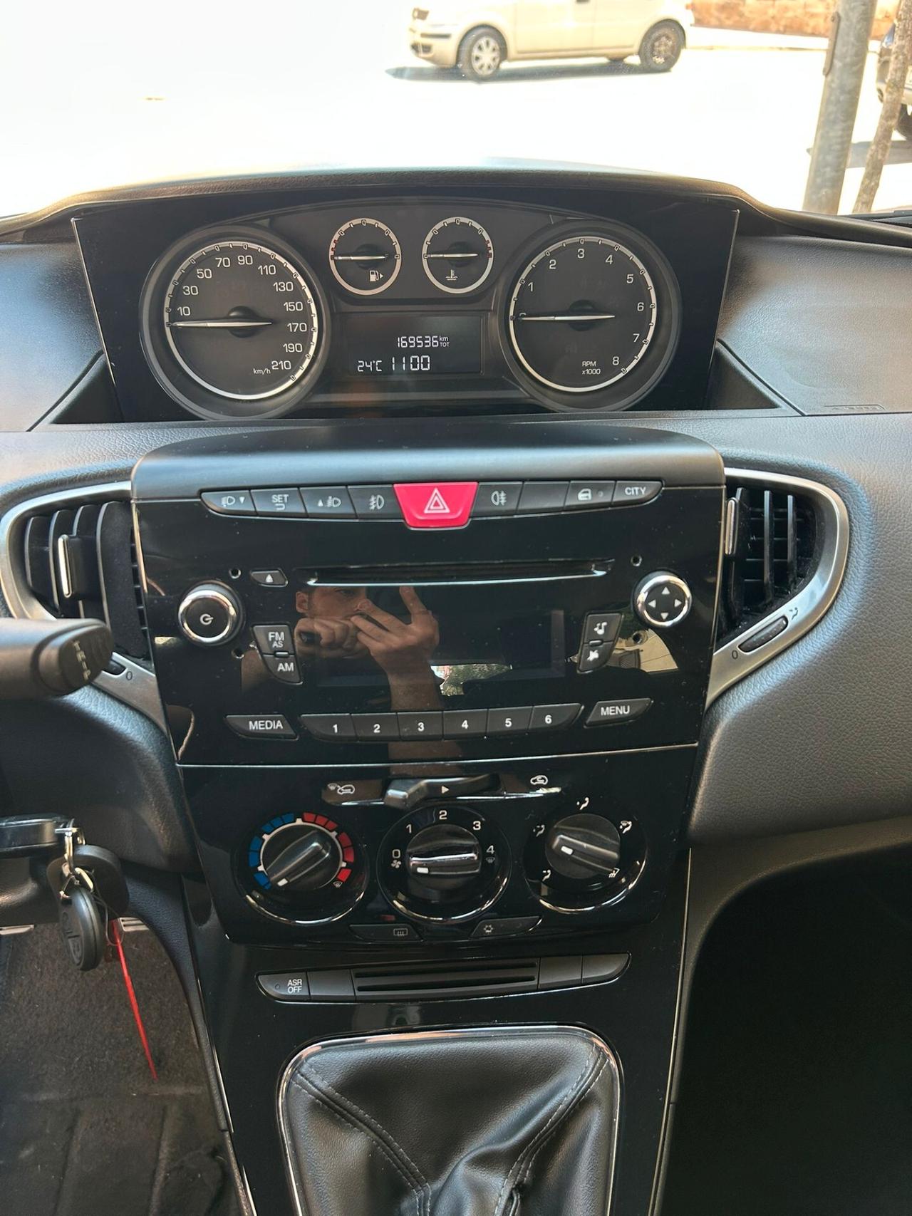 Lancia Ypsilon 1.2 69 CV 5 p. 'Platinum' 2014