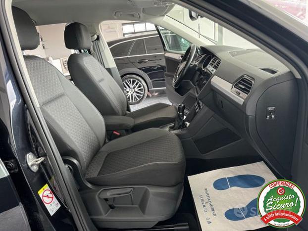 VOLKSWAGEN Tiguan 1.6 TDI Style Navy Carplay Pdc