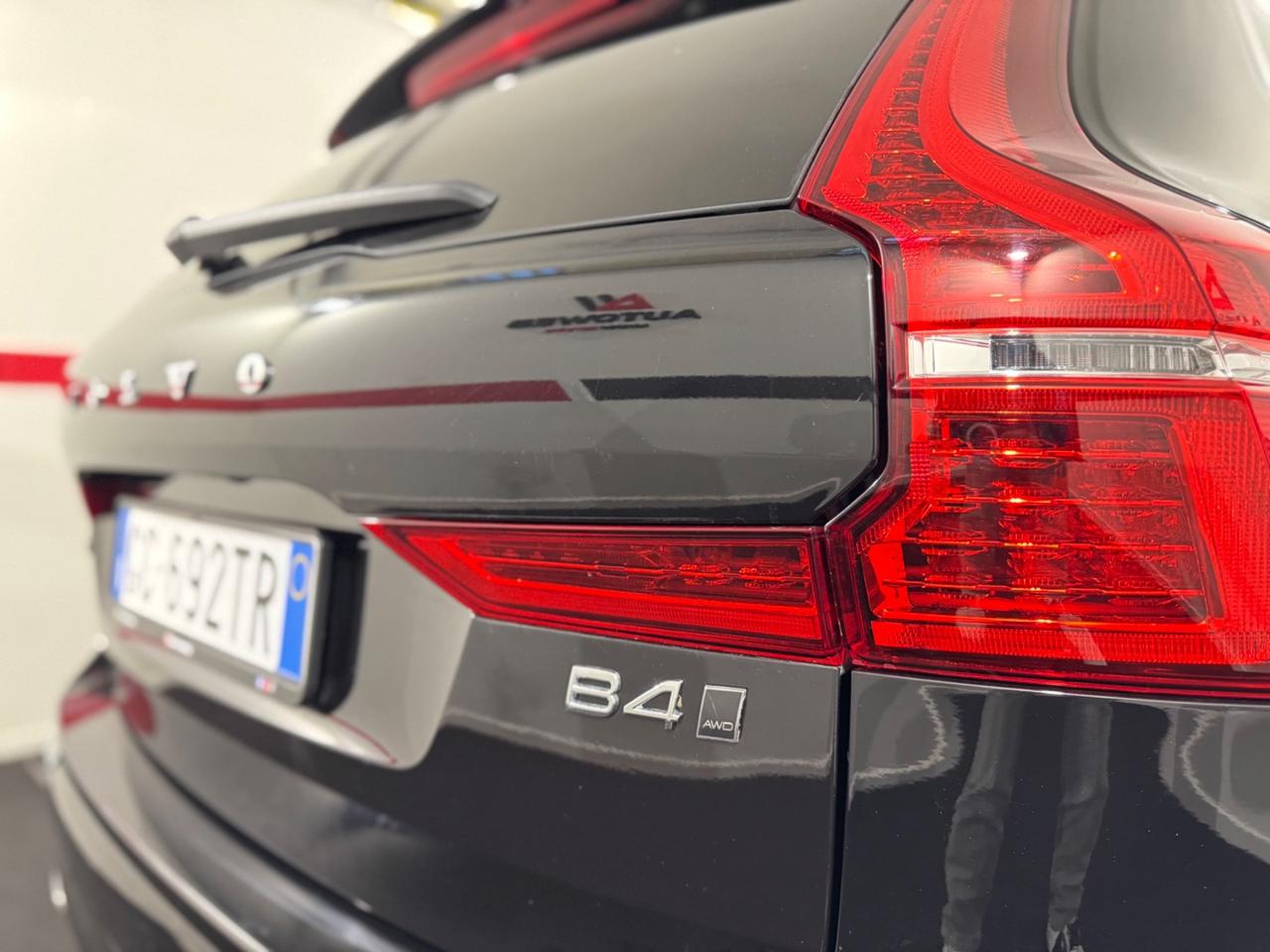 Volvo XC 60 XC60 B4 (d) AWD Geartronic Inscription FULL OPTIONAL, SEDILI IN PELLE CON REGOLAZIONE ELETTRICA CON MEMORIA, CRUISE ADATTIVO, CLIMA TRI-ZONA , PORTELLONE ELETTRICO, APPLE CARPLAY, FARI FULL LED AUTOMATICI E MOLTO ALTRO