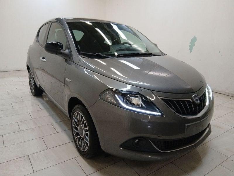 Lancia Ypsilon 1.0 firefly hybrid Gold Plus s&s 70cv