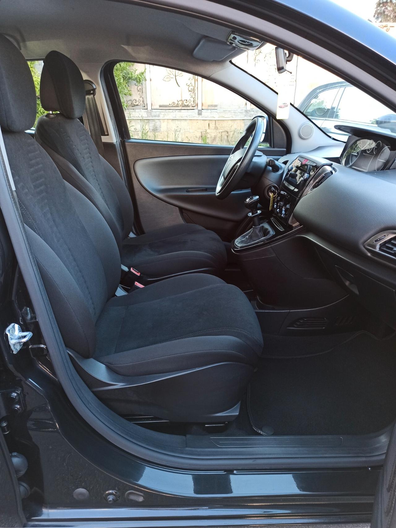 Lancia Ypsilon 1.2 69 CV 5 porte Gold Impeccabile!!!!!