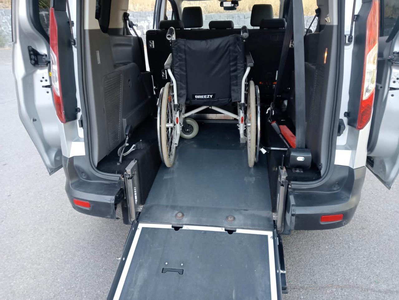 Ford Tourneo Connect Pianale ribassato con rampa disabili in carrozzina