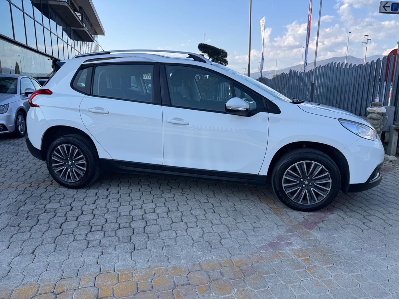 Peugeot 2008 BlueHDi 100 Black Matt