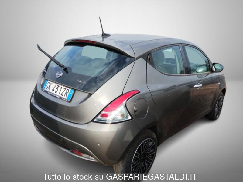 Lancia Ypsilon 1.0 FireFly 5 porte S&S Hybryd Gold