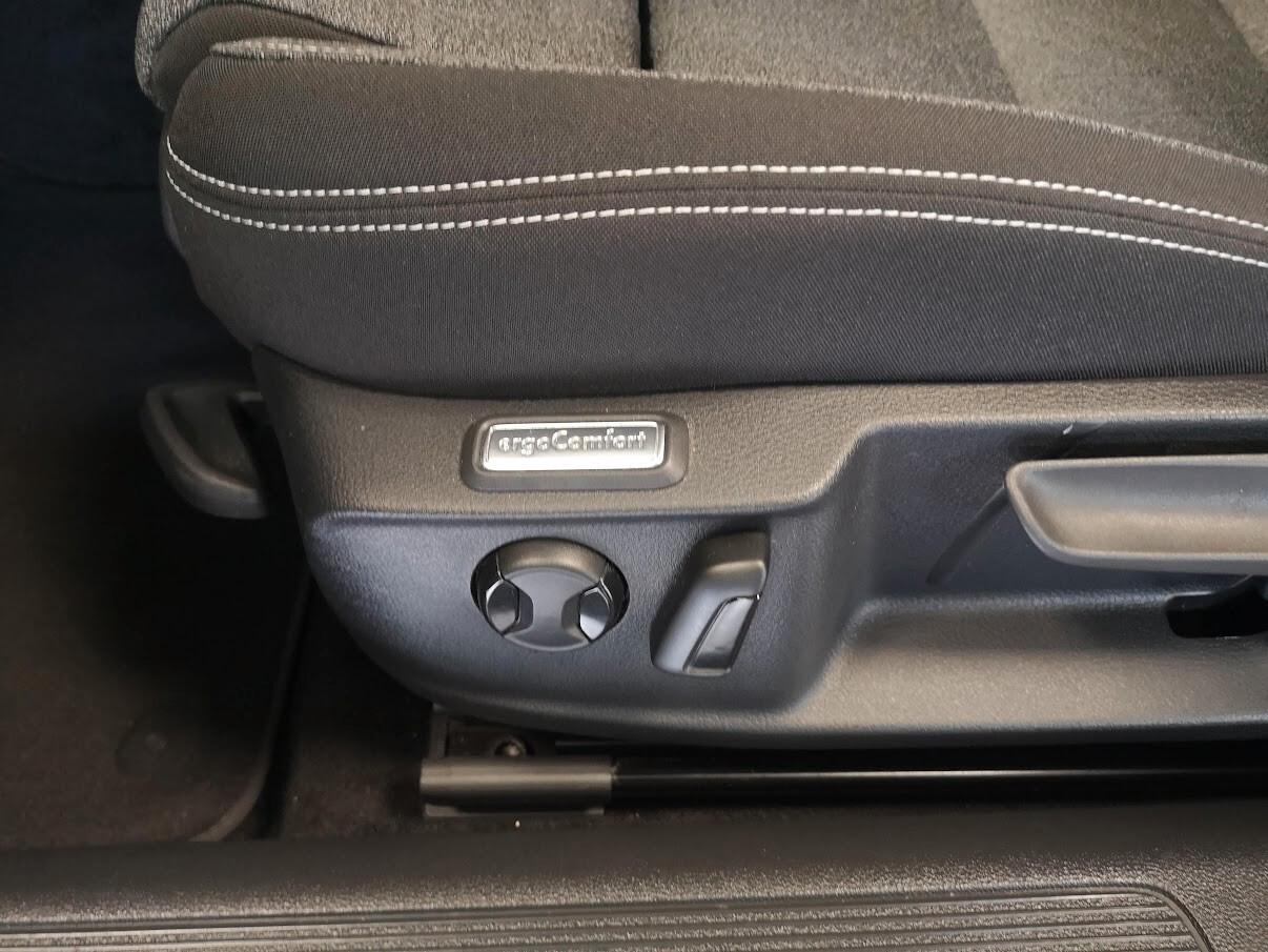 Volkswagen Passat Variant 2.0 TDI SCR EVO DSG Business NAVI - RETROCAMERA