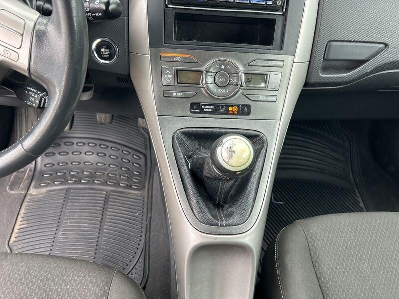 Toyota Auris 2.2 D-Cat 5 porte