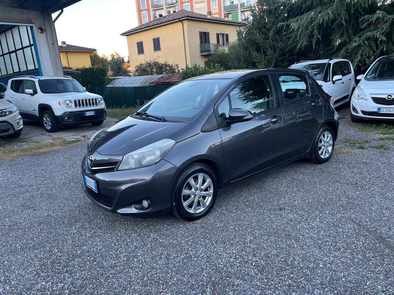 Toyota Yaris 1.3 5 porte Lounge*NEOPATENTATI