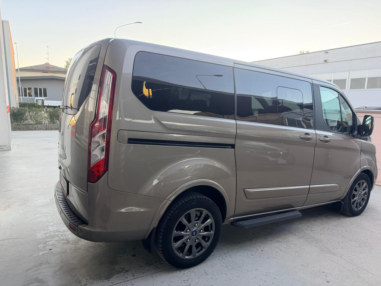 Ford Tourneo Custom 320 2.0 EcoBlue 150CV PC Sport