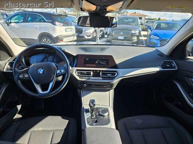 BMW 320 320d XDRIVE auto Business Adv - GD711AP