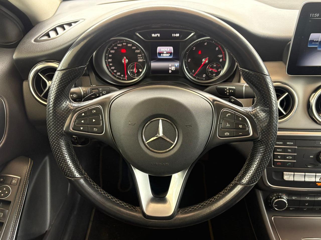 Mercedes-Benz GLA 200 200 D Premium #50687