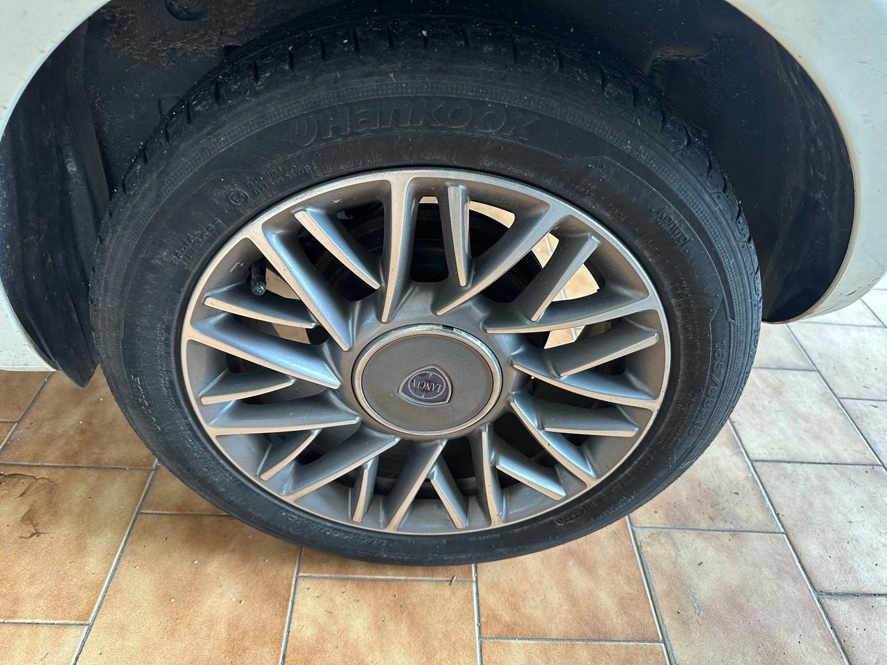 Lancia Ypsilon 0.9benz. Cambio automatico Gold