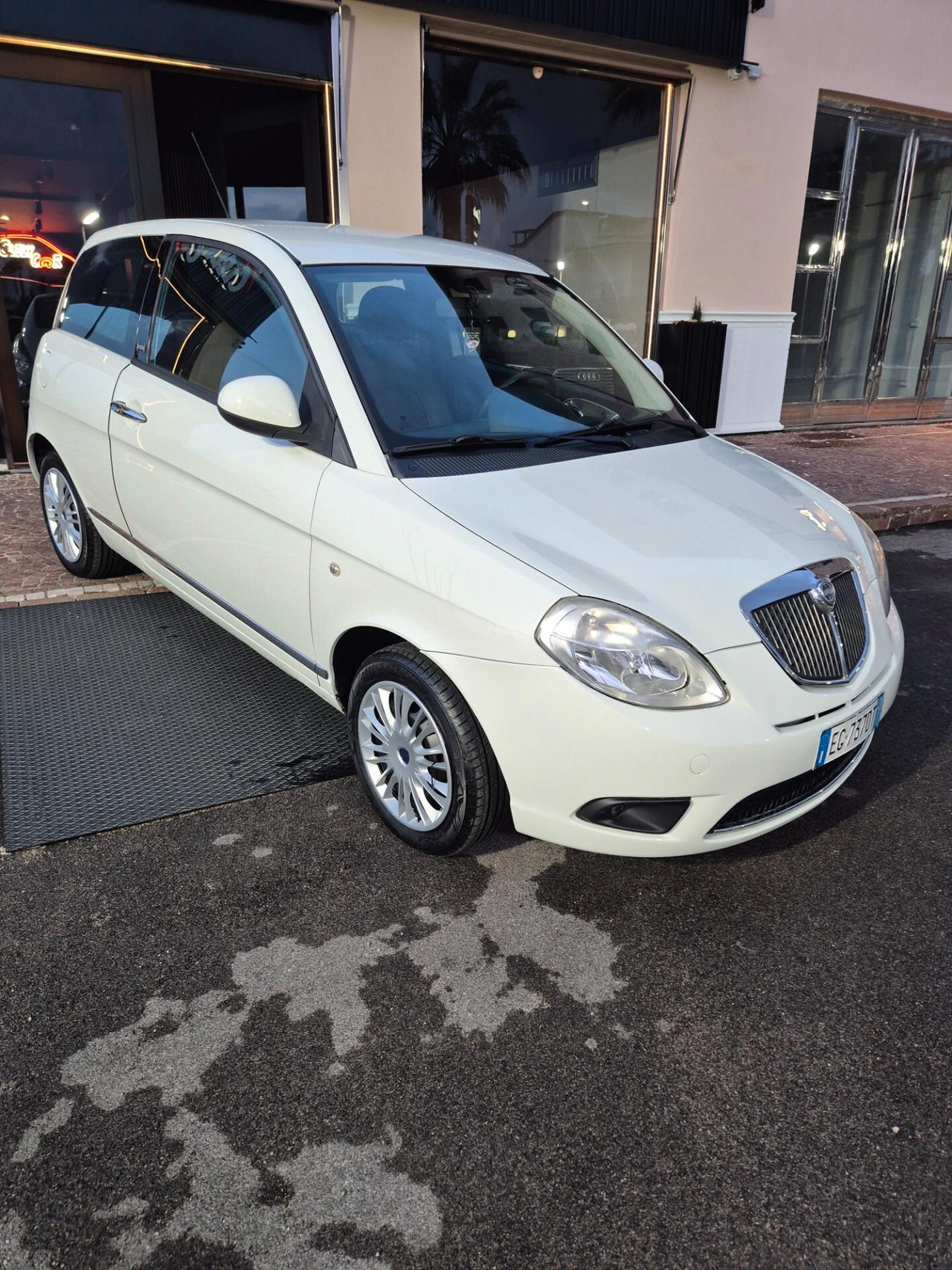 Lancia Ypsilon 1.3 MJT 75 CV DIVA