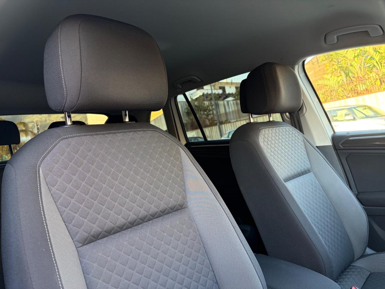 Volkswagen Tiguan 1.6 TDI R-Line strafull !!!