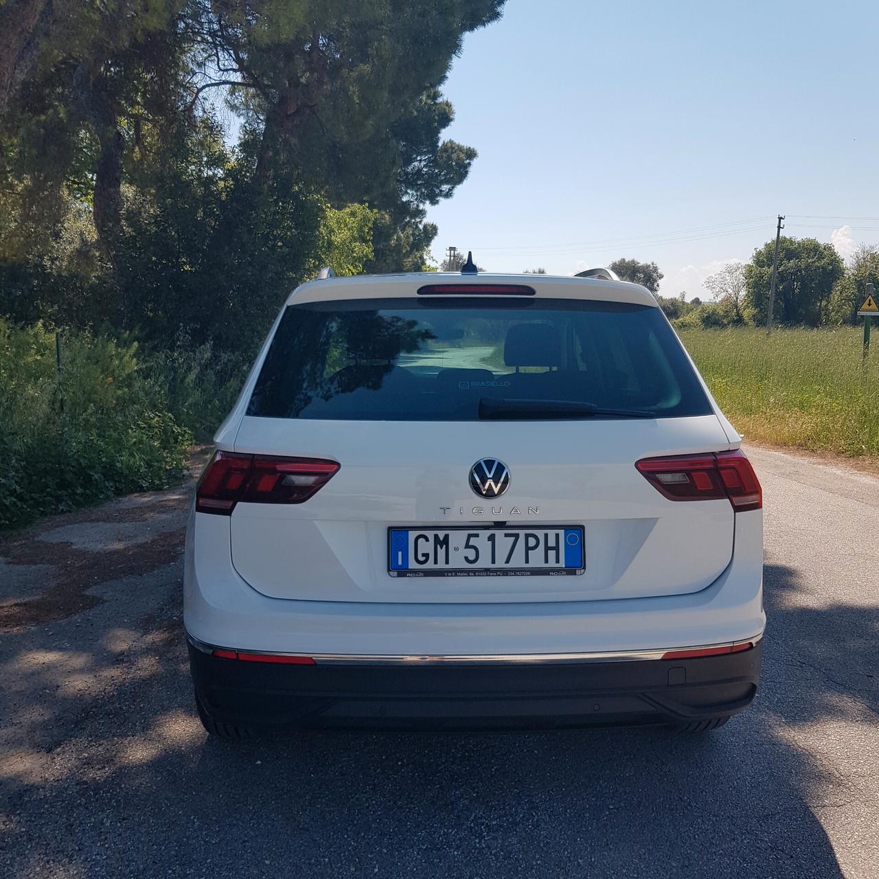 Volkswagen Tiguan 2.0 TDI SCR Life km 27.000 pari al nuovo