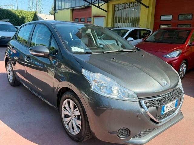 Peugeot 208 1.4 HDi 68 CV 5 porte Allure