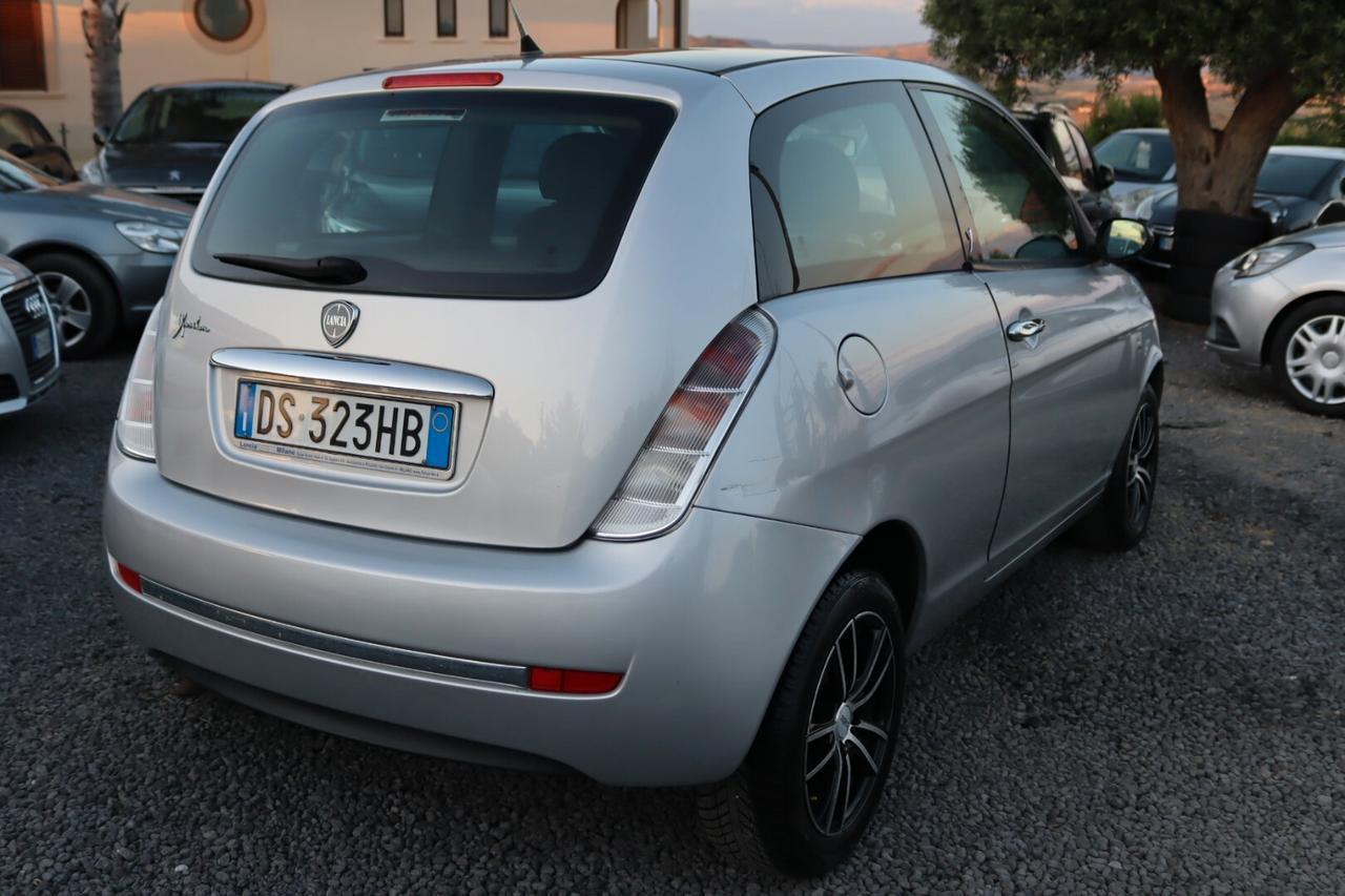 Lancia Ypsilon 1.3 MJT 75 CV Oro