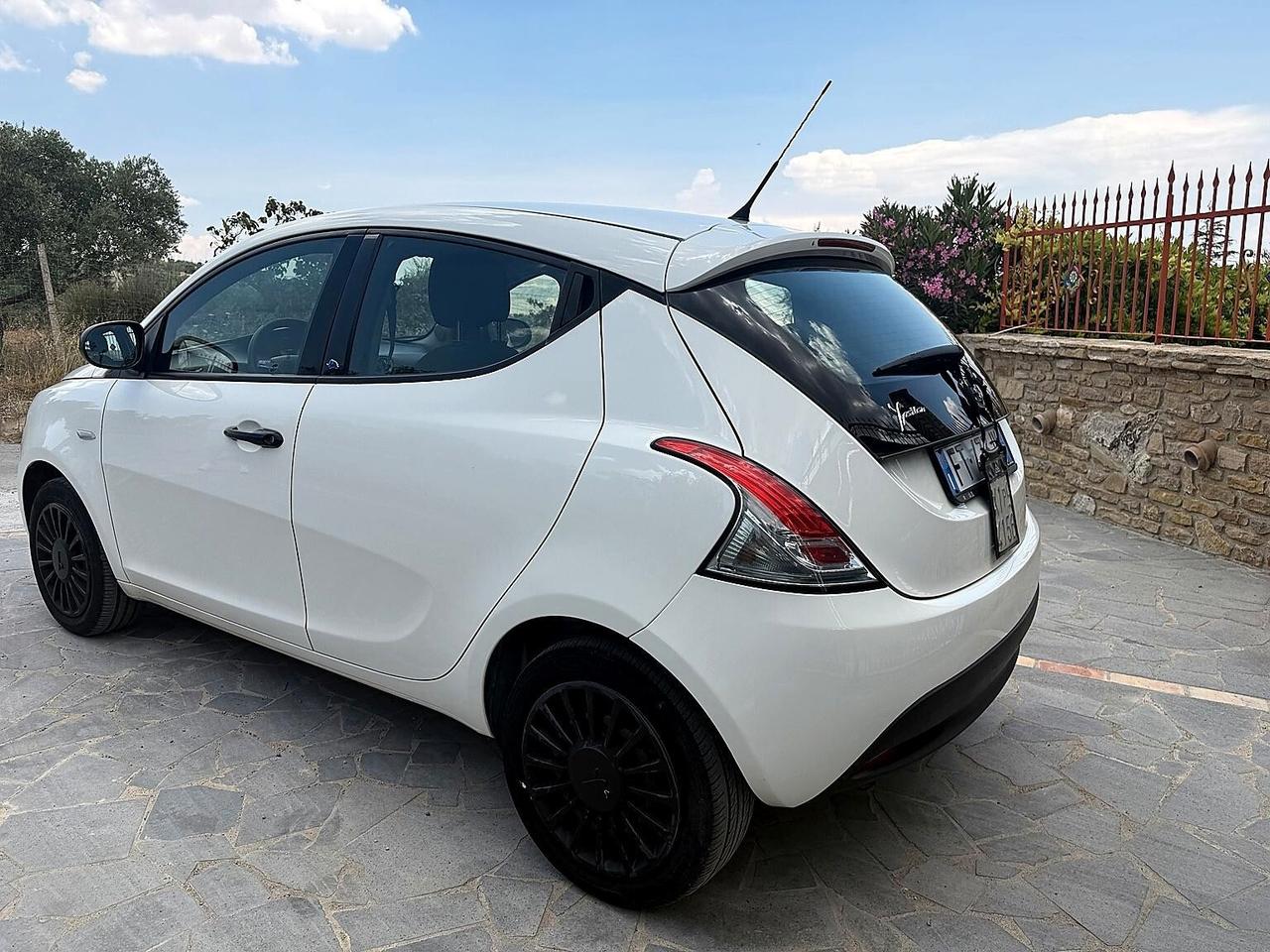 Lancia Ypsilon 1.2 69 CV 5 porte GPL Ecochic Elefantino Blu