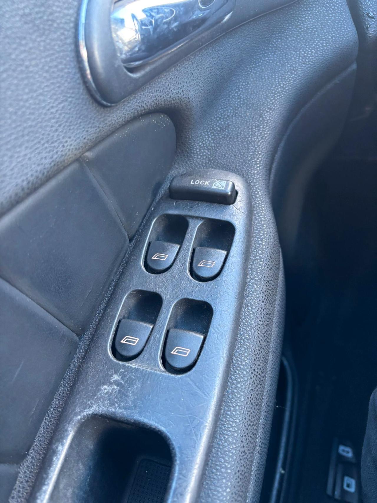 Alfa Romeo 156 1.9 JTD 16V Sportwagon T.I.