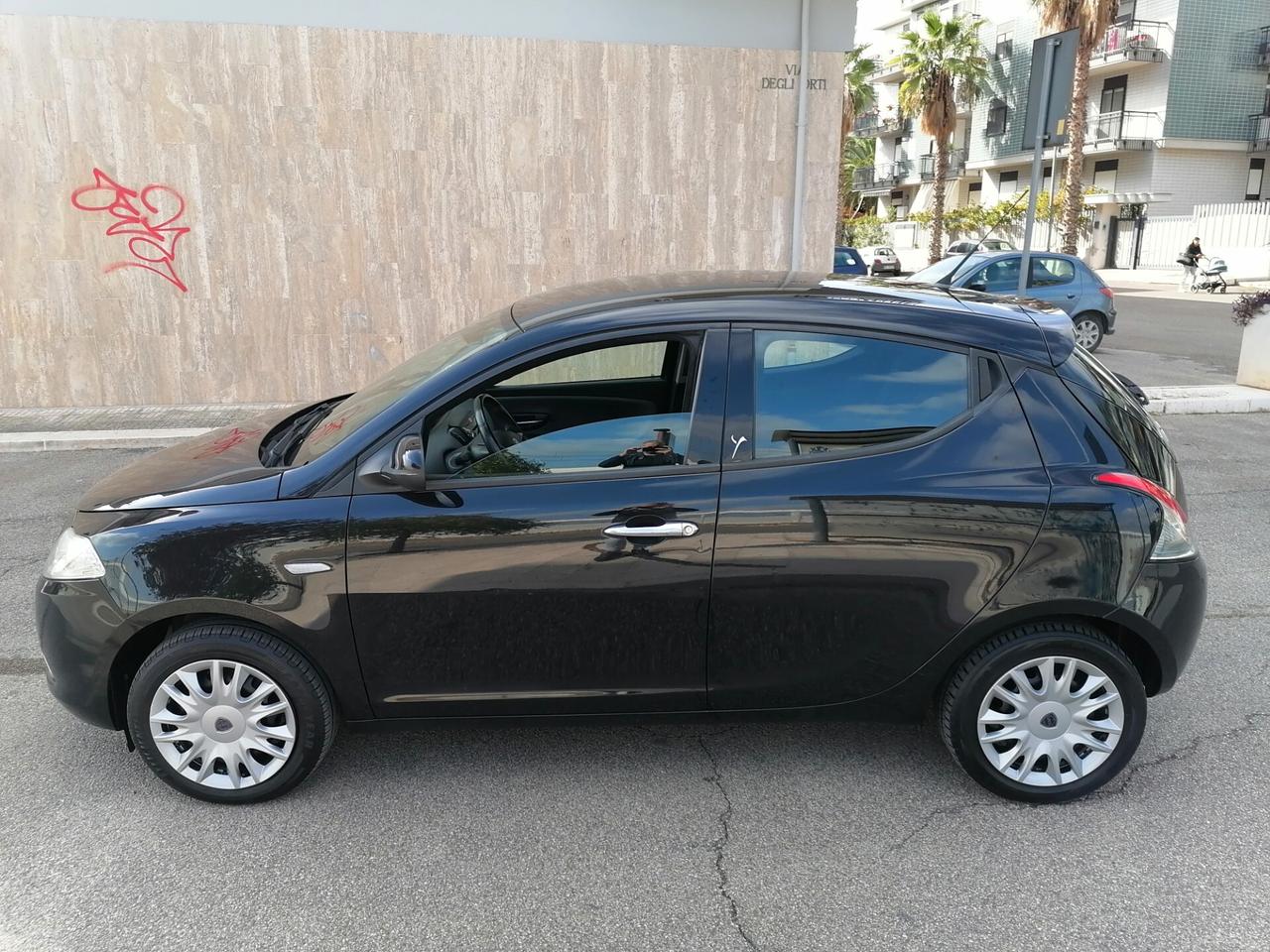 Lancia Ypsilon 1.2 69 CV *115.000 km* 2012