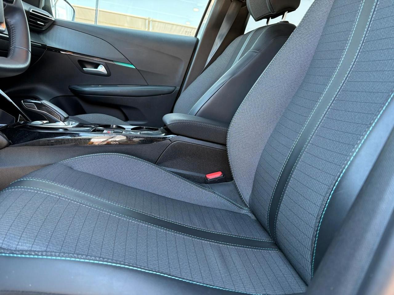 Peugeot 208 ALLURE PACK motore elettrico 136 cv SPOTICAR