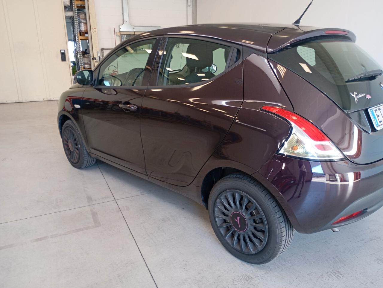 Lancia Ypsilon 1.2 69 CV 5 porte S&S Gold