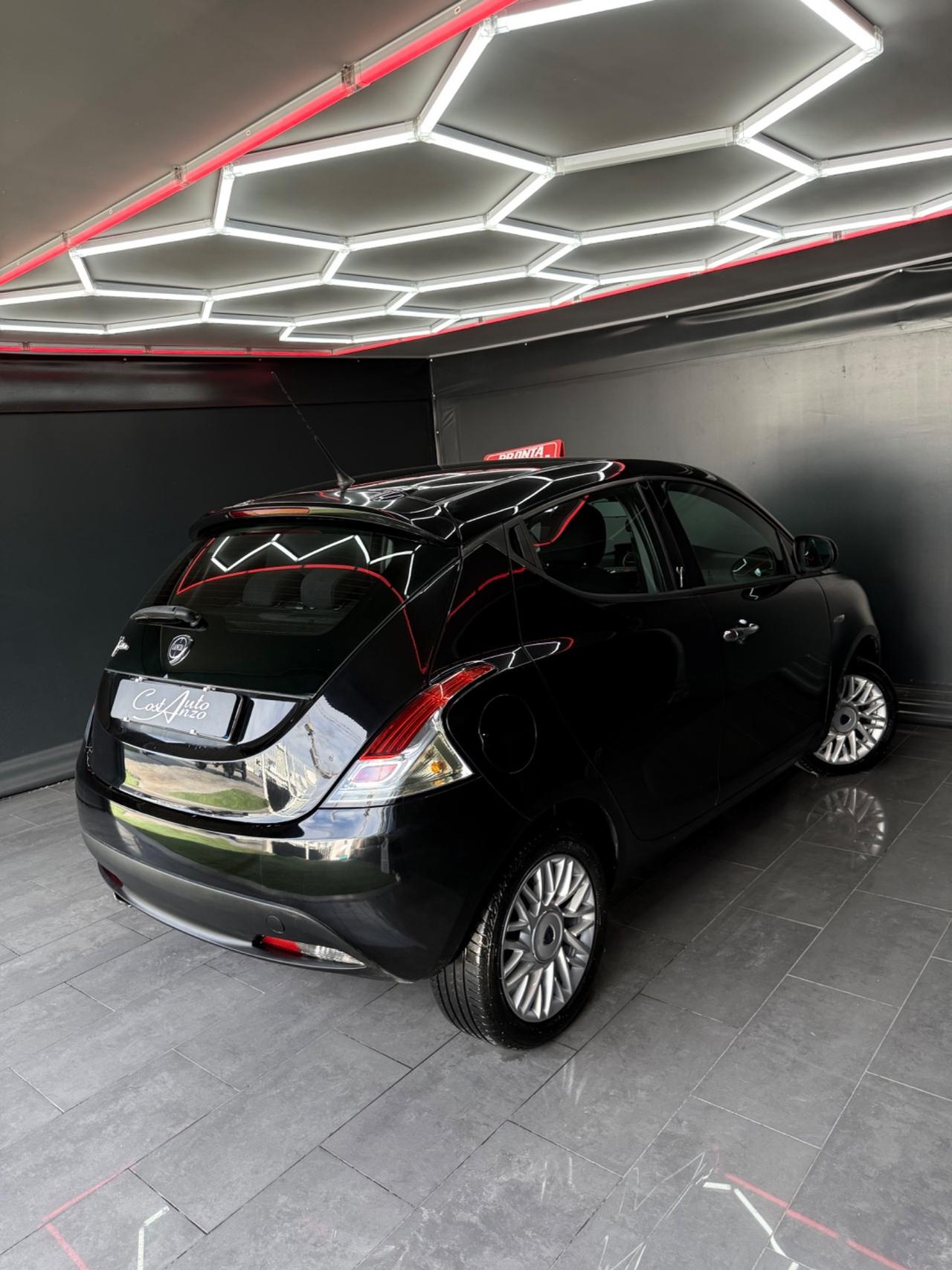 Lancia Ypsilon 1.2 Benzina 69 CV Platinum 2013