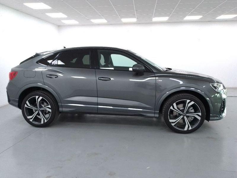 Audi Q3 Sportback 40 2.0 tdi Identity Black quattro 193cv s-tronic