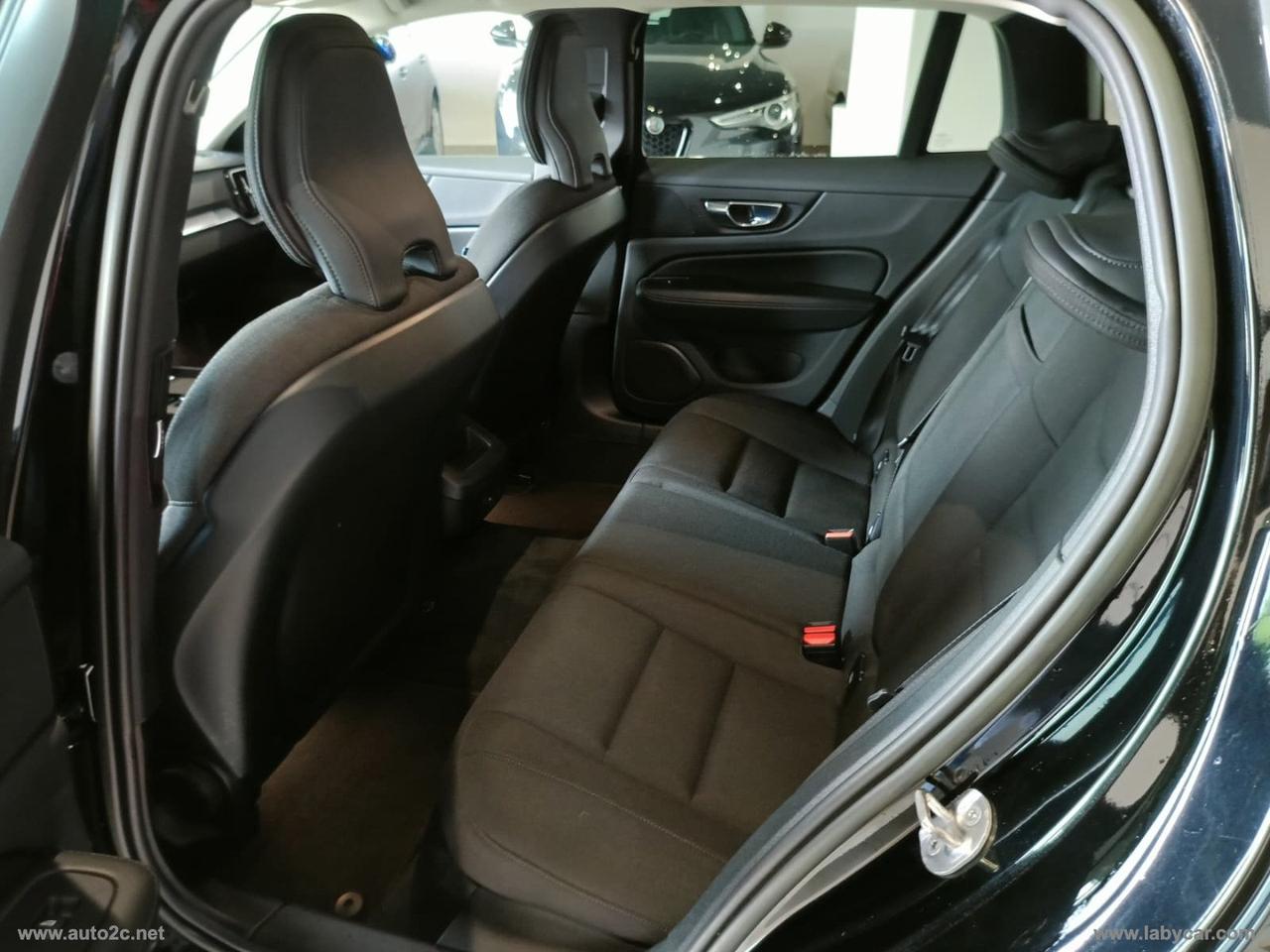 VOLVO V60 B4