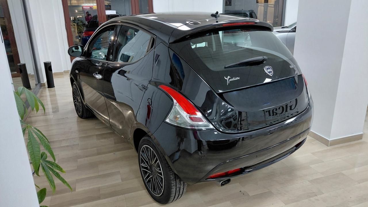 Lancia Ypsilon 1.0 FireFly 5 porte S&S Hybrid Ecochic Gold