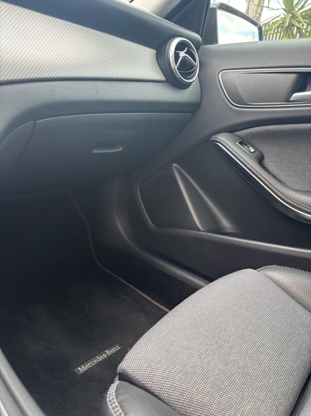 Mercedes-benz GLA 180 d Sport 12/2017