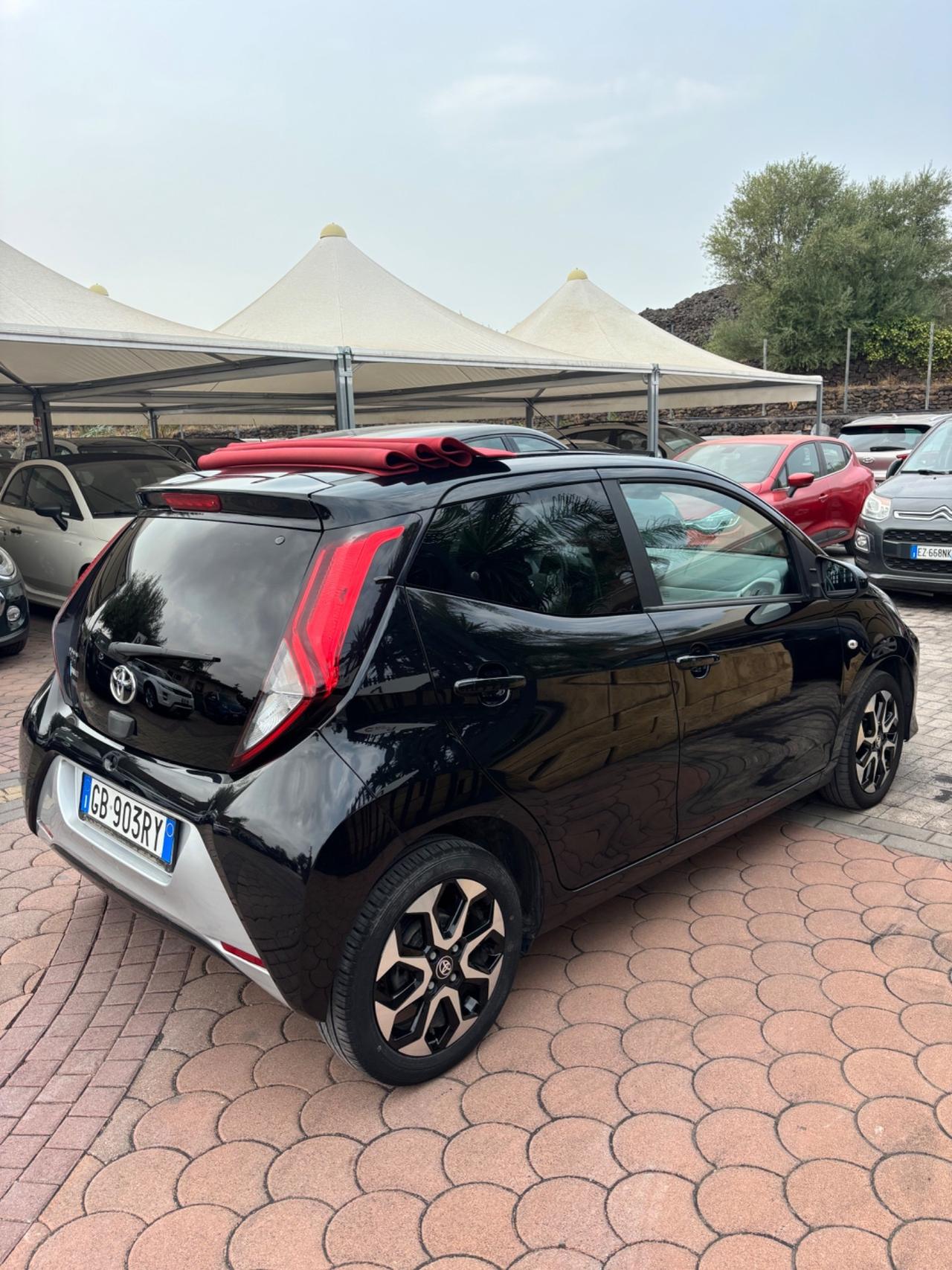 Toyota Aygo Connect 1.0 VVT-i 72 CV 5 porte x-wave