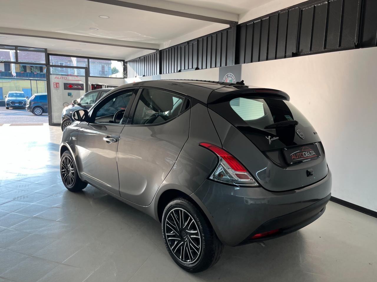 Lancia Ypsilon 1.0 FireFly 5 porte S&S Hybrid Alberta Ferretti
