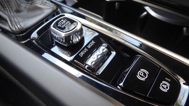 VOLVO XC60 D4 AWD Geartronic Inscription