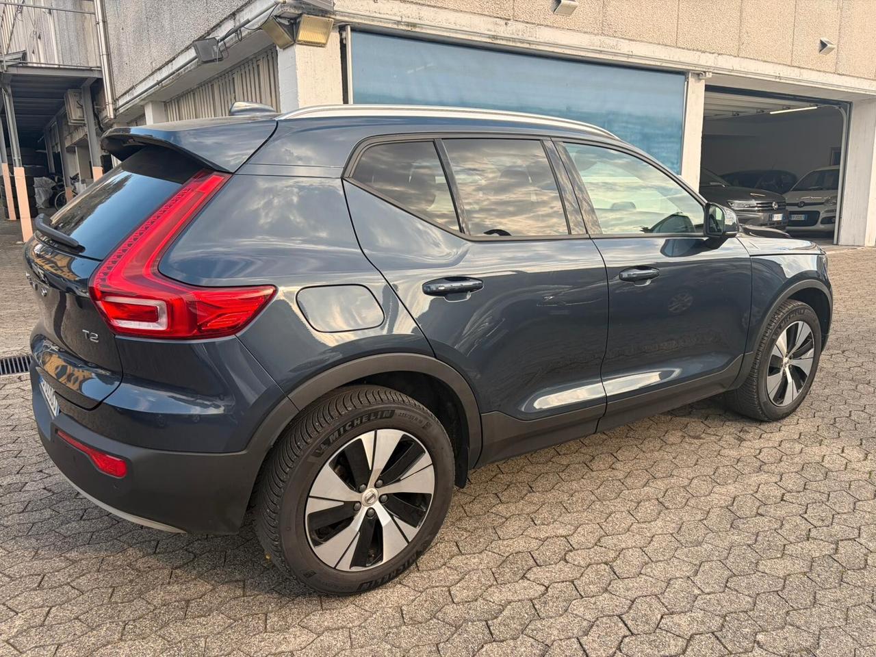 Volvo XC40 T2 Momentum Pro*EURO6*NEOPATENTATI