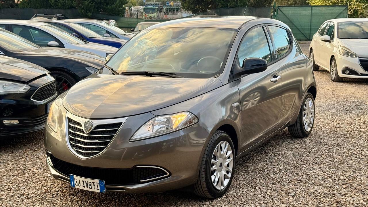 Lancia Ypsilon 1.2 69 CV 5 porte S&S Platinum