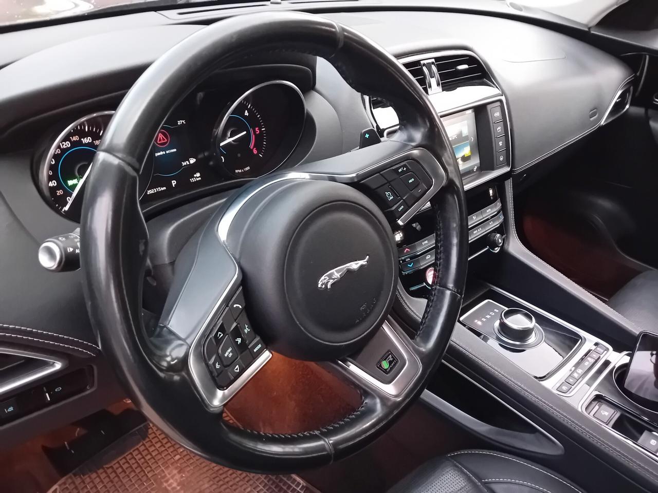 Jaguar F-Pace 2.0 D 180 CV R-Sport