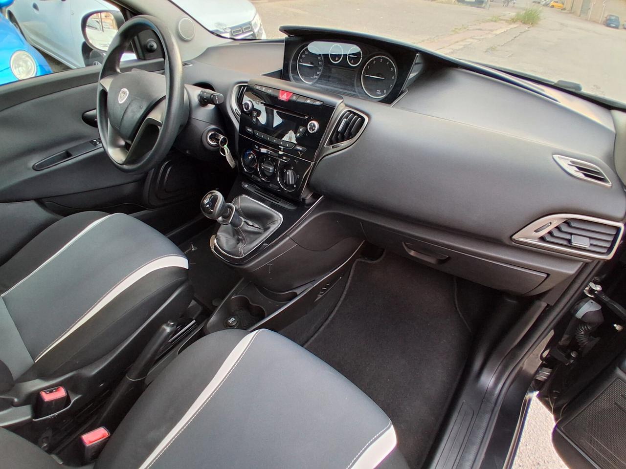 LANCIA YPSILON 1.2 BENZINA 69CVBLACK EDITION