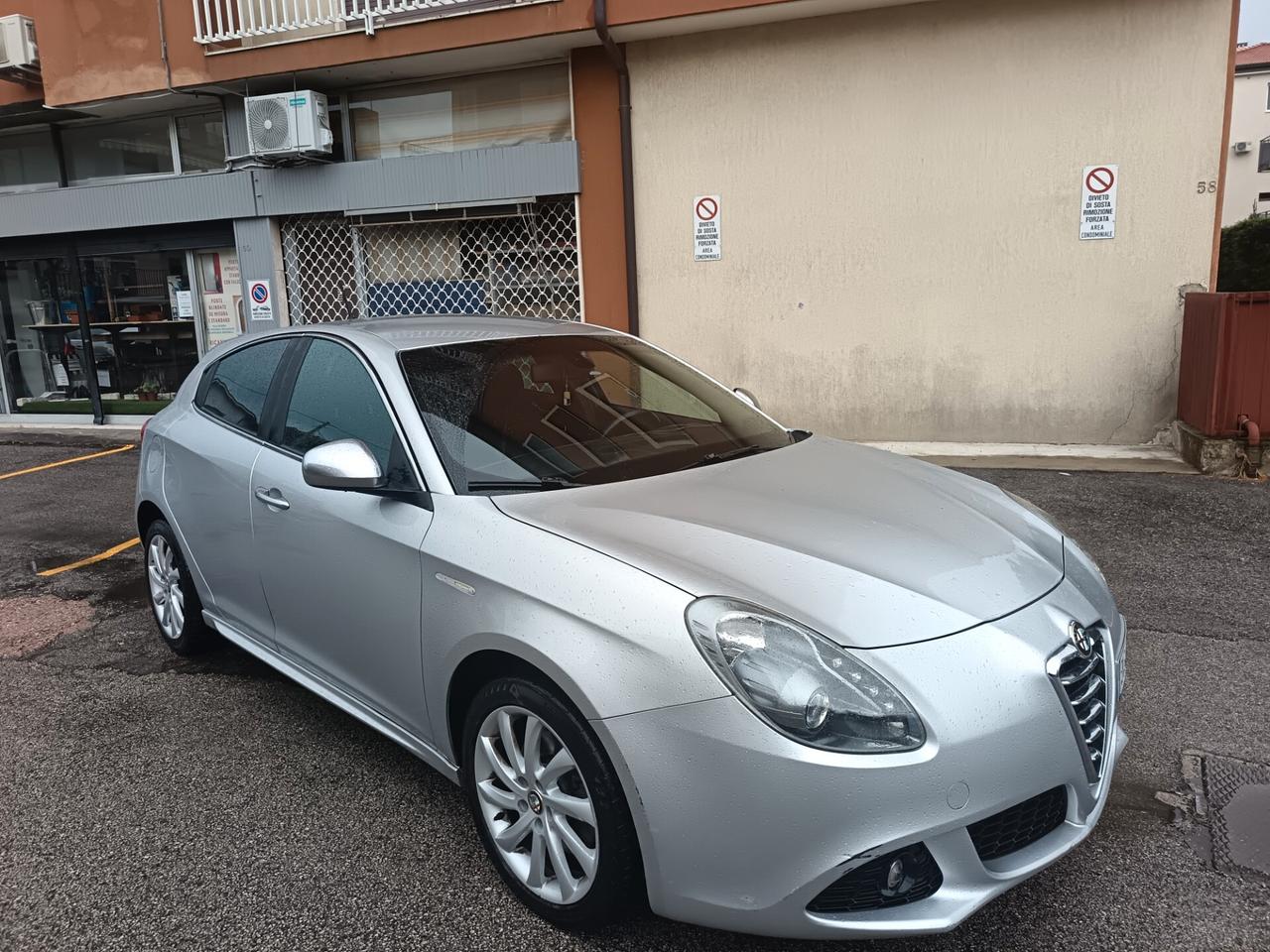 Alfa Romeo Giulietta 2.0 JTDm-2 140 CV Distinctive ok neo patente