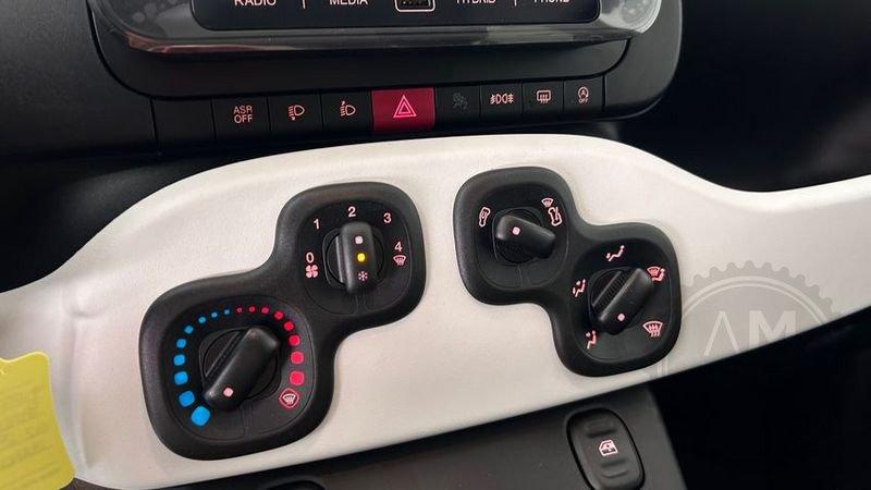 FIAT Panda 1.0 FireFly S&S Hybrid Pandina CARPLAY PDC POST