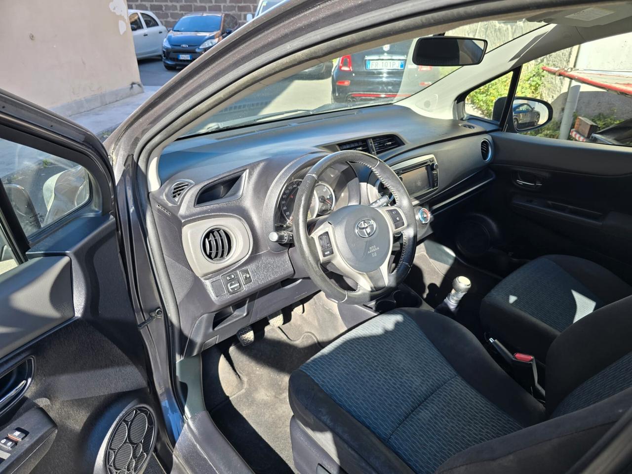 Toyota Yaris 1.0 5 porte Lounge perfetta possibilita 12 mesi garanzia