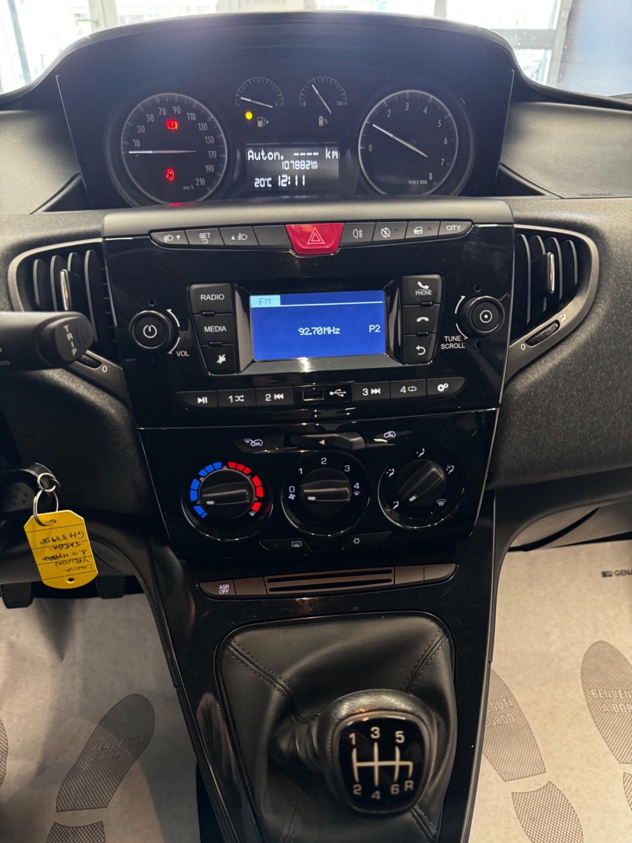 Lancia Ypsilon 1.0 FireFly 5 porte S&S Hybrid Ecochic Silver