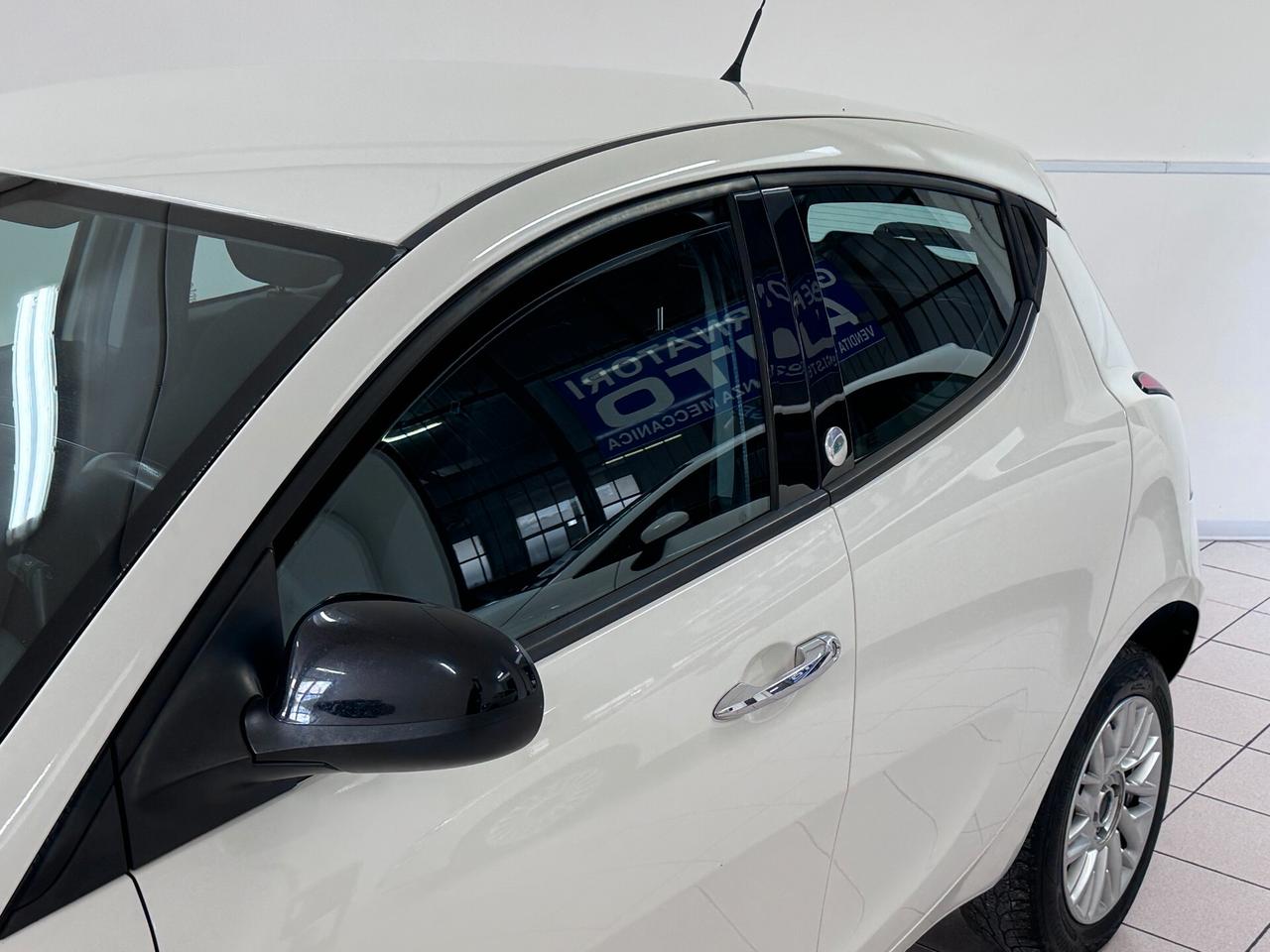 LANCIA YPSILON 0,9 METANO (CONTOVENDITA)