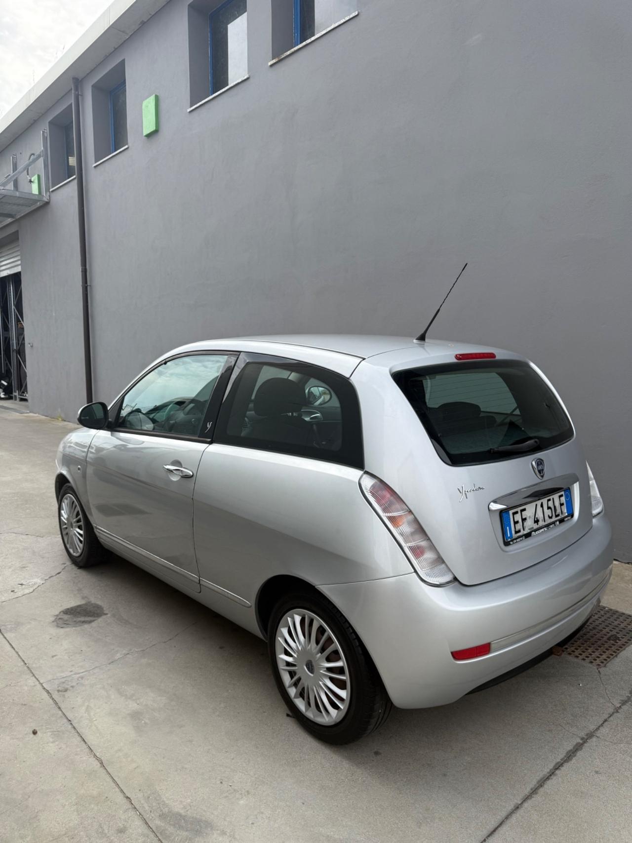 Lancia Ypsilon 1.2 69 CV 5 porte S&S Silver