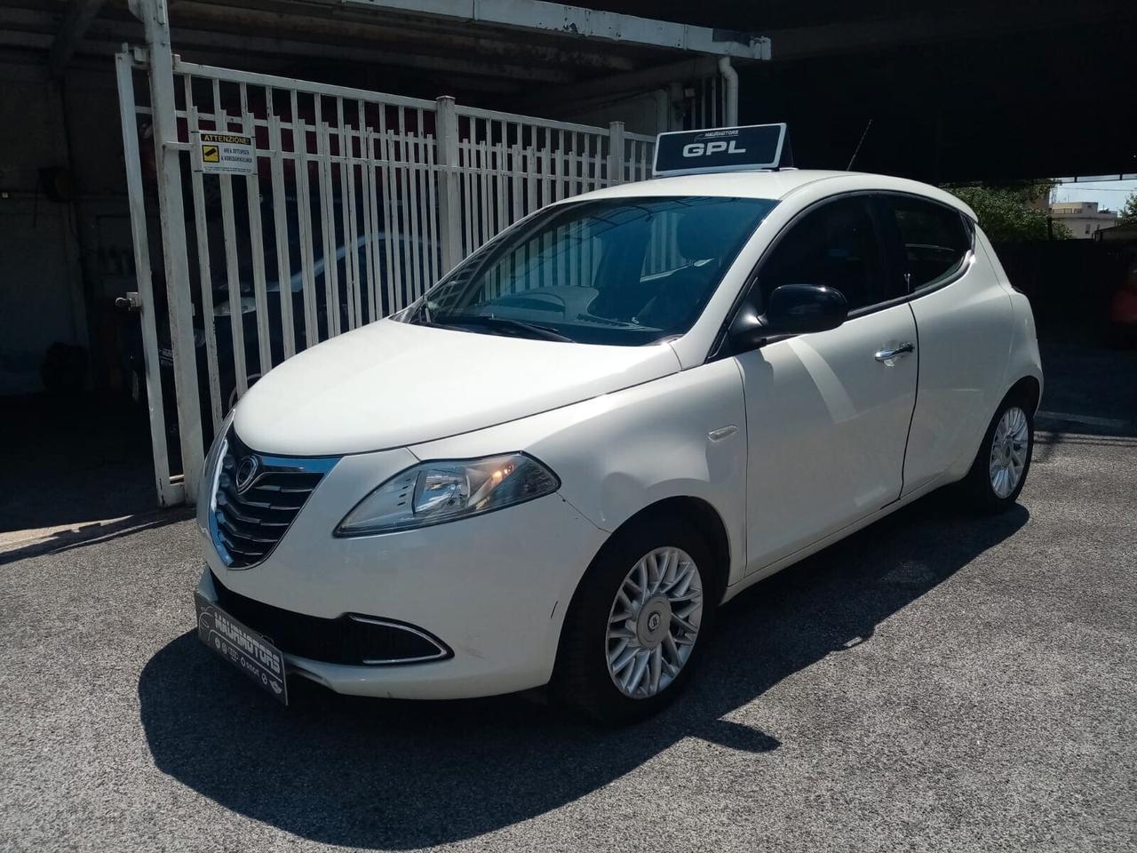 Lancia Ypsilon 0.9 TwinAir 85 CV 5 porte S&S Platinum
